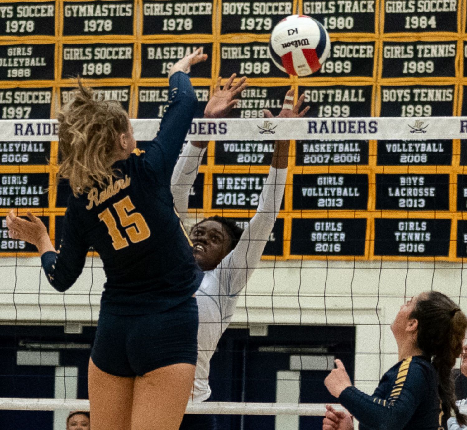 LC v SB volley_11.jpg